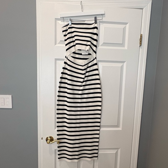 Dresses & Skirts - Striped Strapless Cutout Sweater Dress – Size Medium – New With Tags